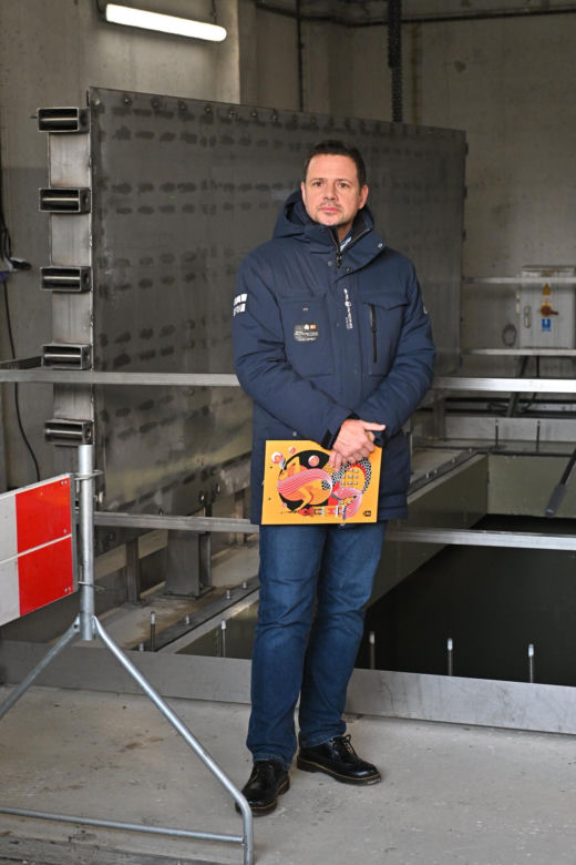 Weszliśmy do ogromnej rury. Nią popłynie deszczówka z połowy Warszawy 