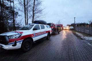 Drony, sonary i ratownicy na lodzie. Trwają poszukiwania zaginionego seniora!