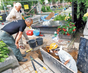 IPN przekopuje cmentarz