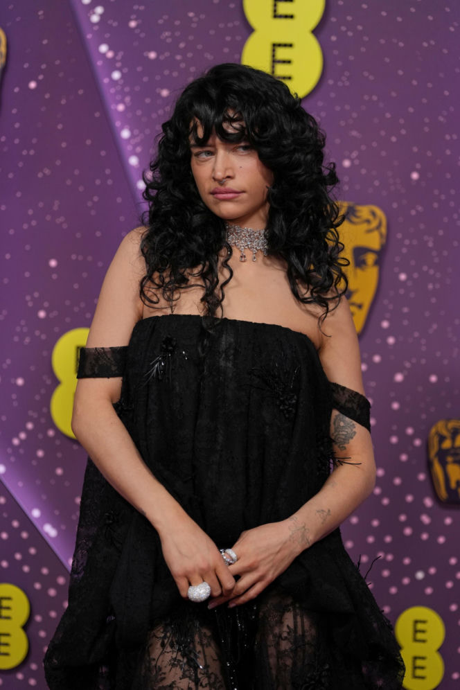 Gwiazdy przebrane za abażury na Bafta. Kto się popisał najlepszą kreacją?