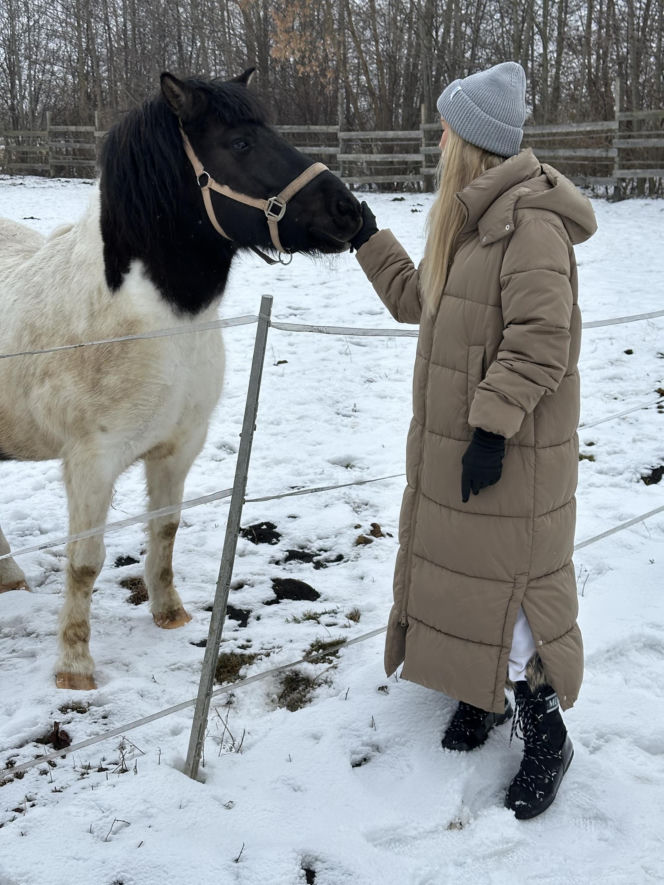 Joanna Krupa odwiedza schronisko dla zwierząt