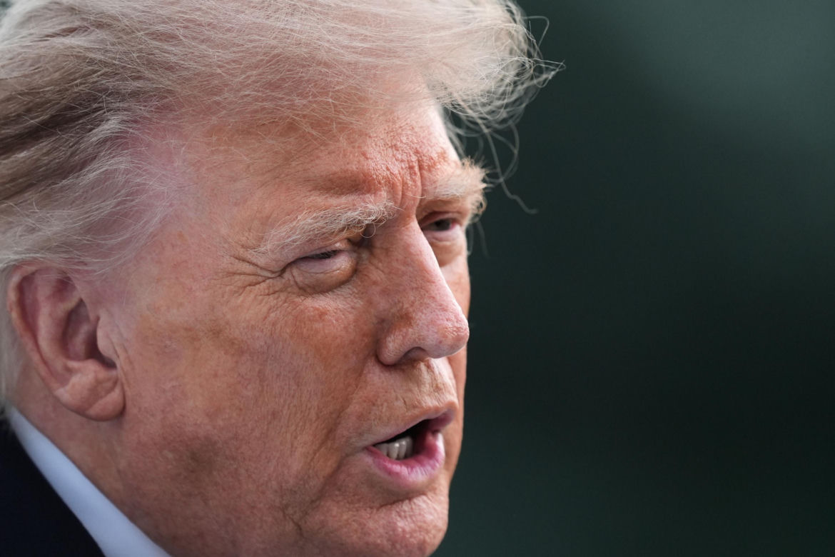Przywódca Chin przyleciał do USA. Też przeszedł po czerwonym dywanie