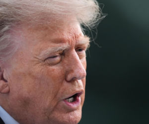 Przywódca Chin przyleciał do USA. Też przeszedł po czerwonym dywanie