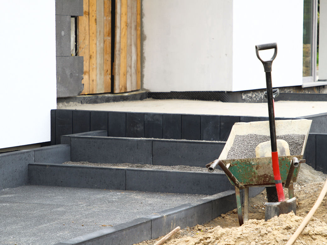 Obramowanie schodów z palisady betonowej