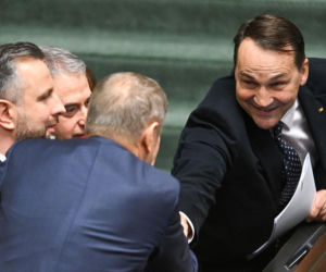 Sikroski bez hamulców do Macierewicza: Antek świrze!