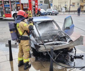 Wypadek samochodowy na Kamionku. Auto stanęło w płomieniach