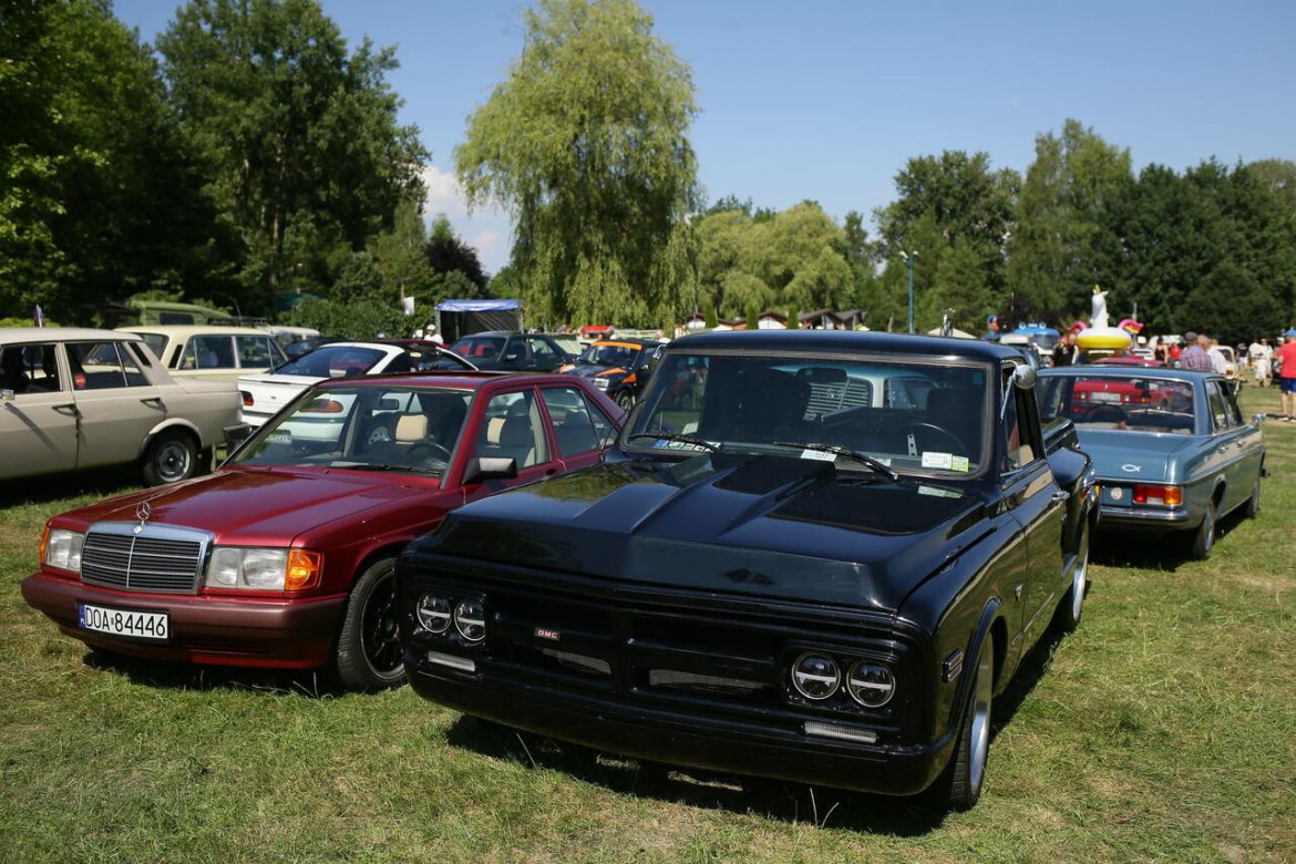 Klasyk Fest 2024. Samochody klasyczne, zabytkowe i motocykle w mysłowickim Parku Słupna