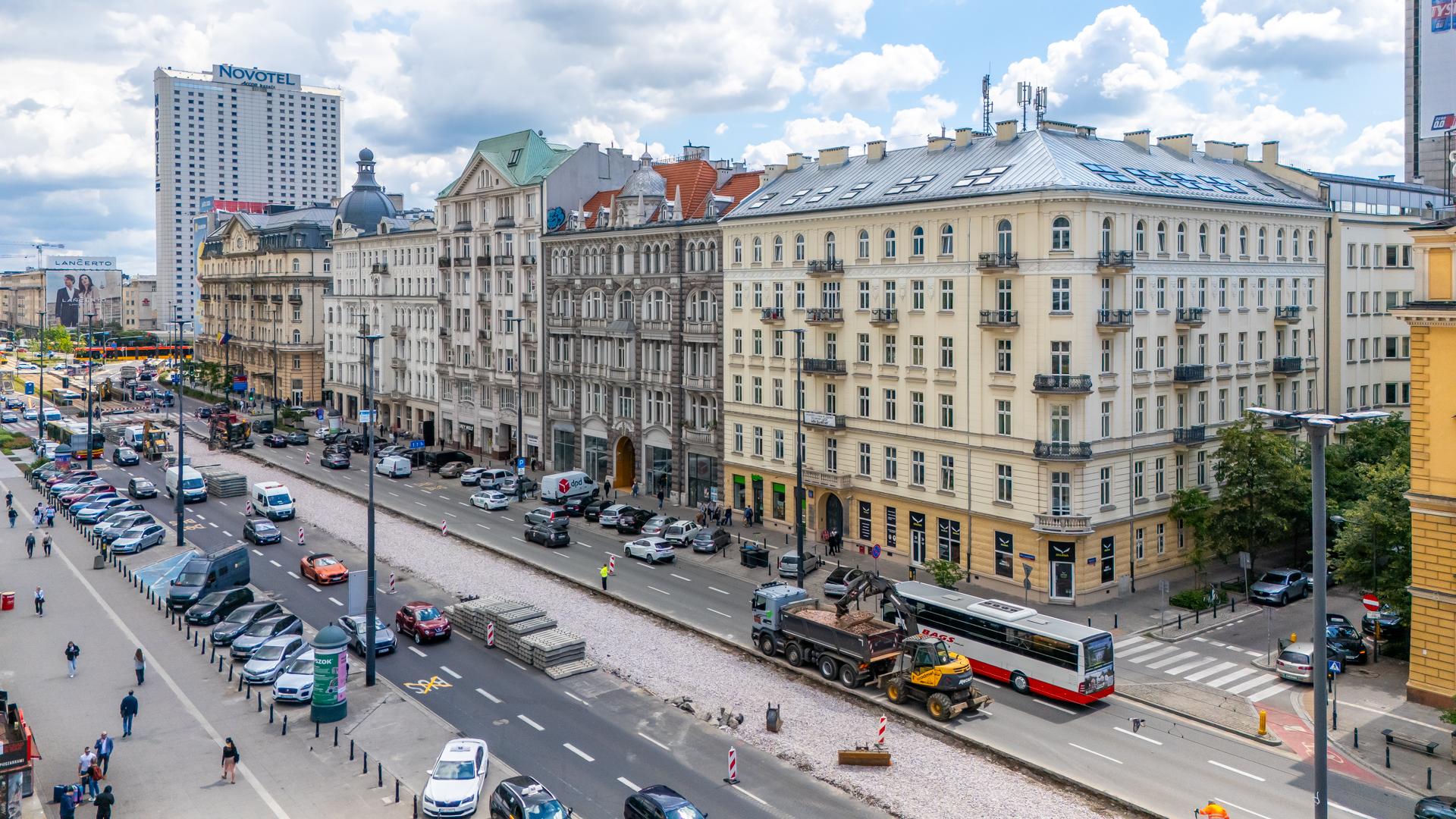 Południowa pierzeja Alej Jerozolimskich w centrum Warszawy