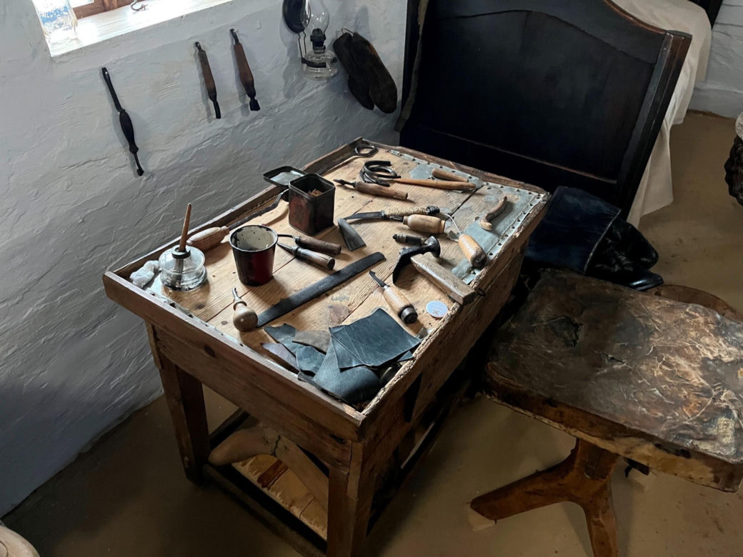 Muzeum Wsi Lubelskiej. Kiedyś szewcy cieszyli się wielkim szacunkiem i nie narzekali na brak pracy