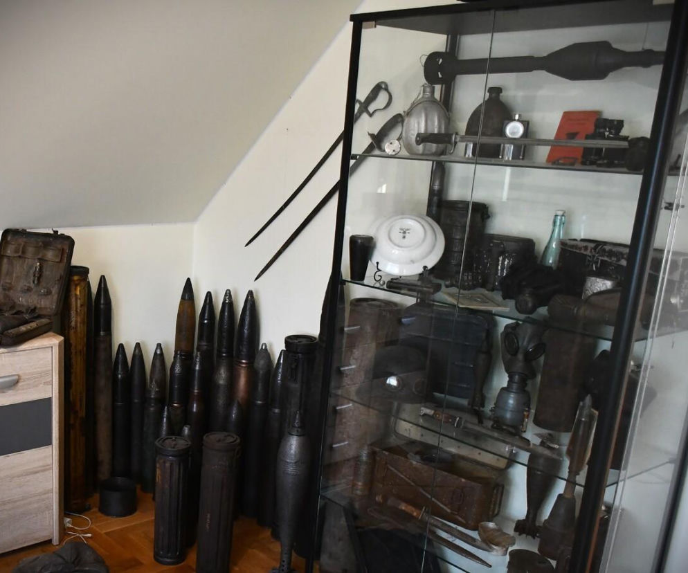 Zatrzymano 22-latka w związku z odnalezioną amunicją i pociskami na posesji w Kozłowie