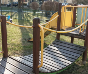 Huśtawki czy parking? Przed takim wyborem stoją mieszkańcy osiedla w Lublinie