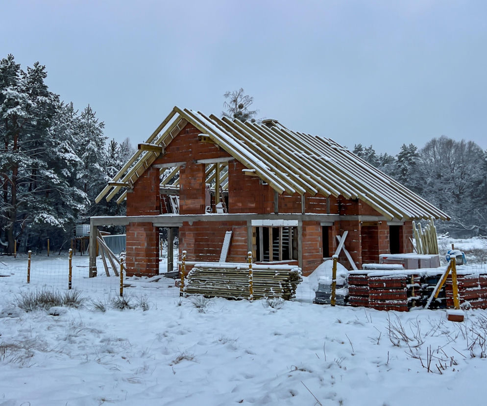 Prace budowlane zimą - co można robić, a co odłożyć?