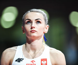 Justyna Święty-Ersetic ze wstążką w barwach Ukrainy