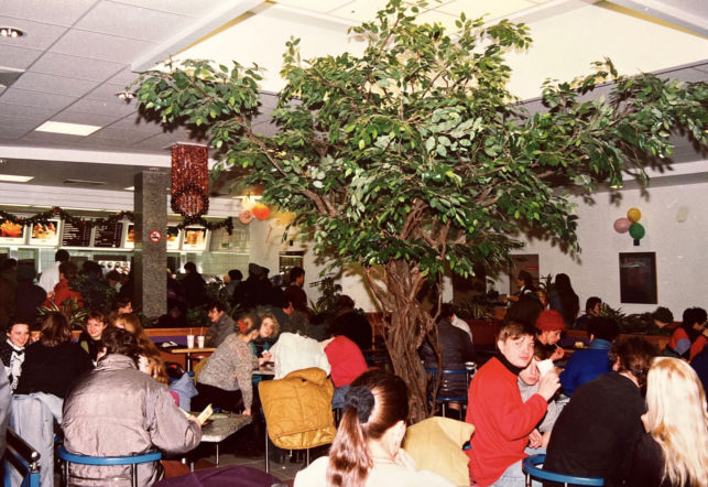 Pierwszy McDonalds w Katowicach, grudzień 1992