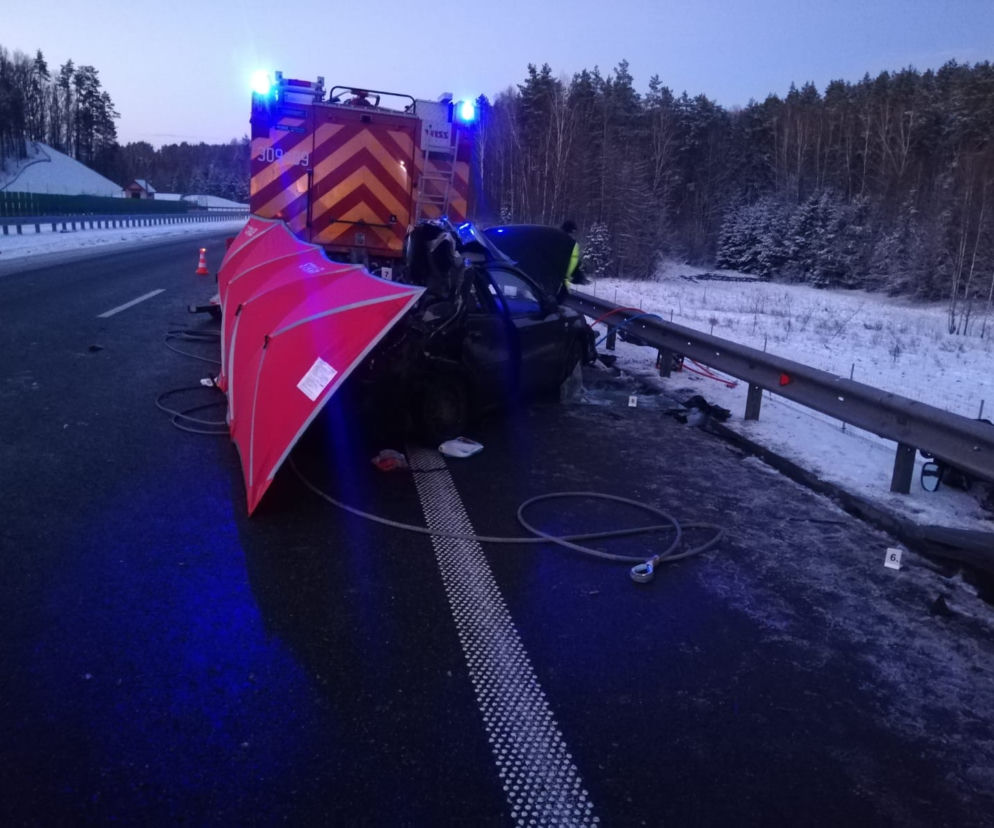Stawiguda: Śmiertelny wypadek na DK 51. Auto wjechało w wóz strażacki [FOTO]