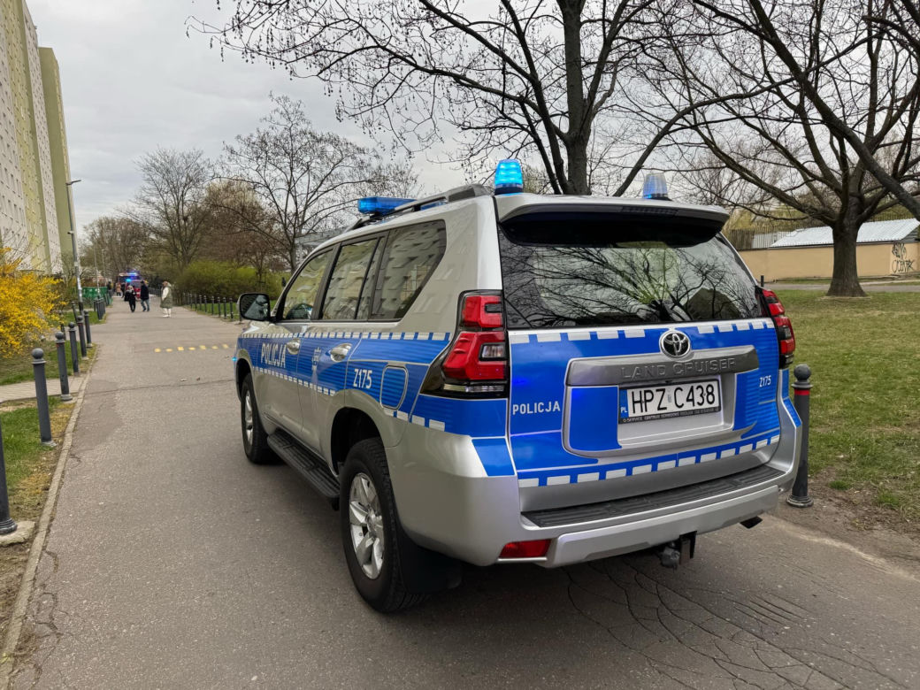 Pożar mieszkania w Warszawie! Czarny dym widać z daleka [ZDJĘCIA]