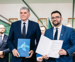 Powiat rzeszowski i łańcucki z porozumieniem o wsparciu w kryzysach. Chodzi o sprzęt, logistykę i ewakuację