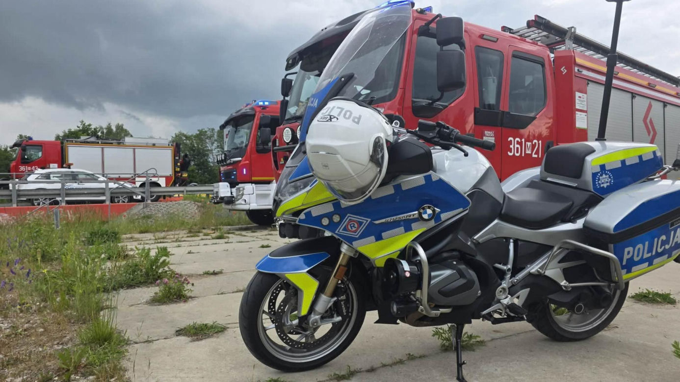 Auto spadło z wiaduktu. Dwie osoby nie żyją