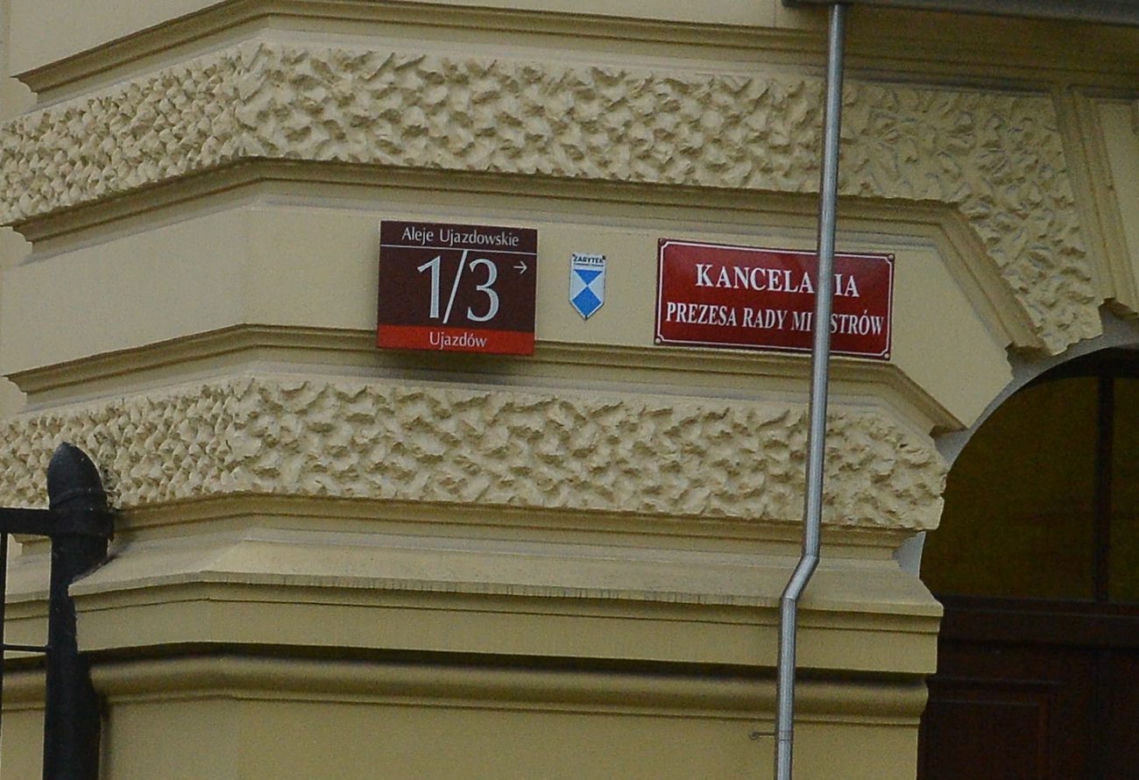 Paw ruszył do premiera. Straż miejska interweniuje.