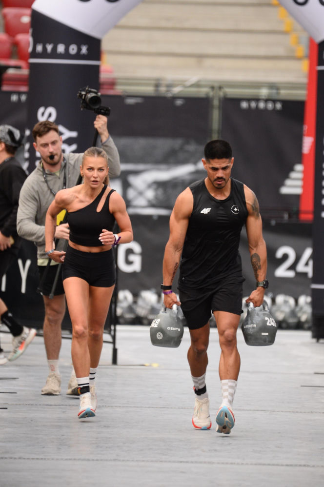 Anna Lewandowska z przystojnym Latynosem na zawodach Hyrox