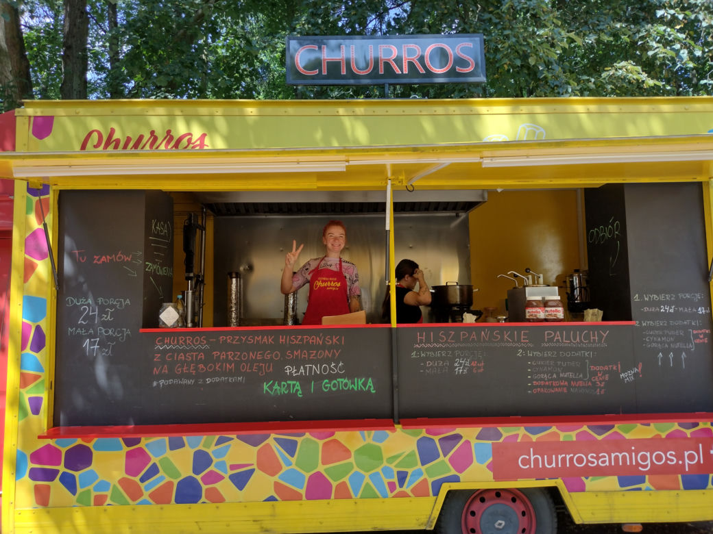 Trwa Festiwal Smaków Food Trucków w Olsztynie. Co dobrego można zjeść? [ZDJĘCIA]