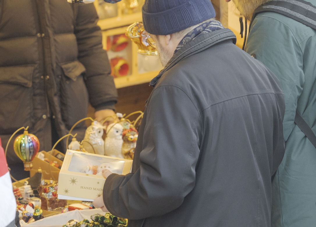 Karol Karski kupił mini oscypka i poszedł do kościoła