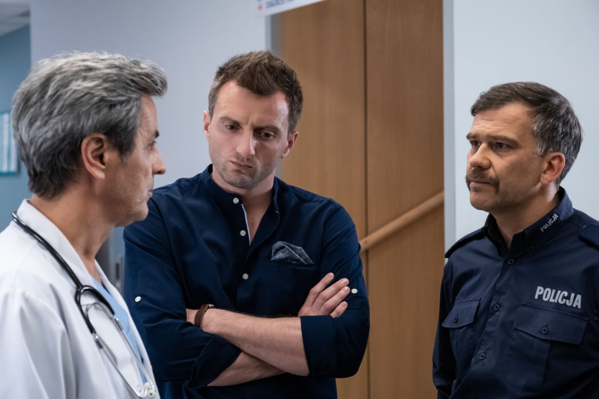 W rytmie serca 5 sezon odc. 54. Szarek (Dariusz Toczek), Sebastian Skory (Arkadiusz Smoleński), Robert (Piotr Polk)