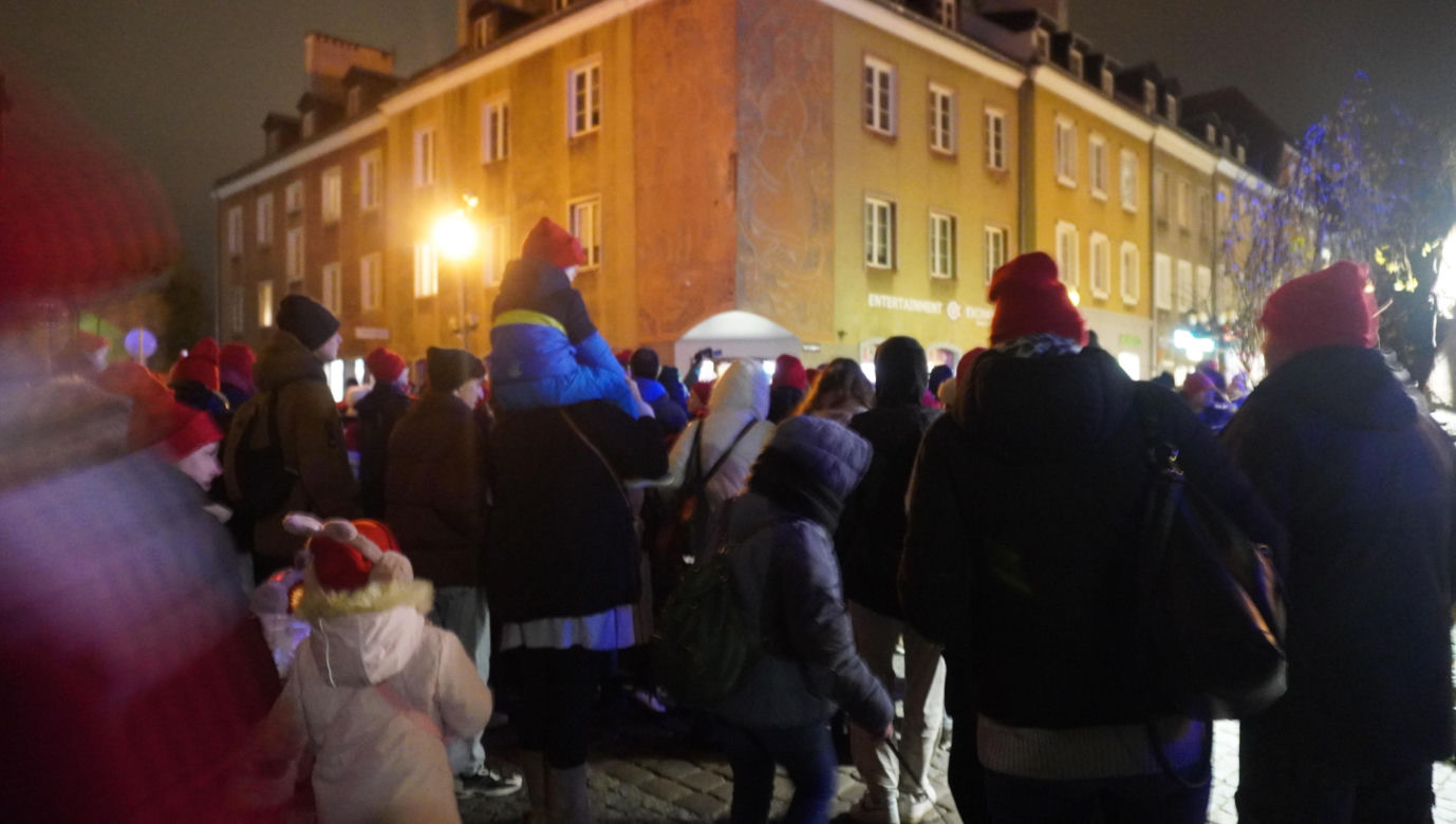 Święta w Olsztynie odpalone! Na Starym Mieście rozbłysła piękna choinka [ZDJĘCIA]