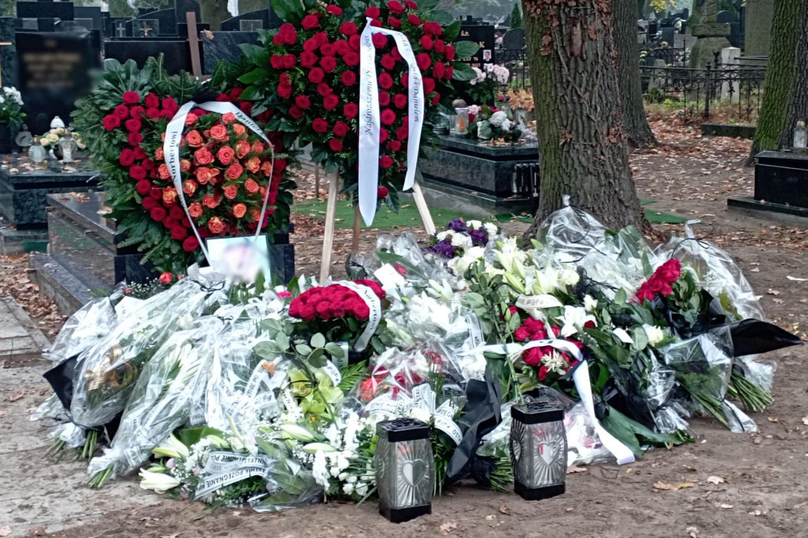  Pożegnali zastrzelonego Norberta z Żyrardowa. Wieńce przykryły jego grób