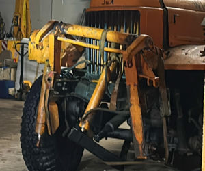 Wyciągnęli 63-letnią maszynę do odśnieżania