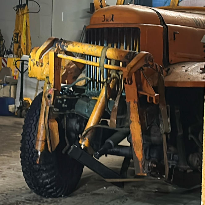 Wyciągnęli 63-letnią maszynę do odśnieżania