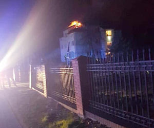 Pożar wybuchł w nocy. Ogień i dym odcięły drogę ucieczki czteroosobowej rodzinie