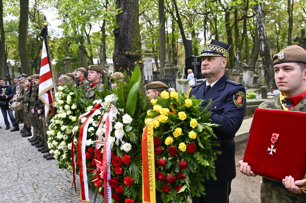 Oni pamiętali o Janie Fryczu. Biało-czerwone wieńce
