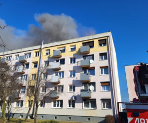 Pożar w bloku w Kościanie. Lokatorzy czekali na pomoc na balkonach
