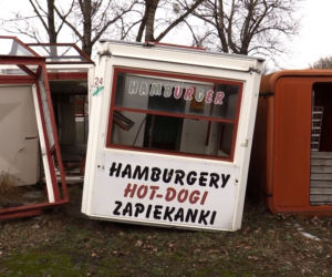Cmentarzysko food trucków w Warszawie