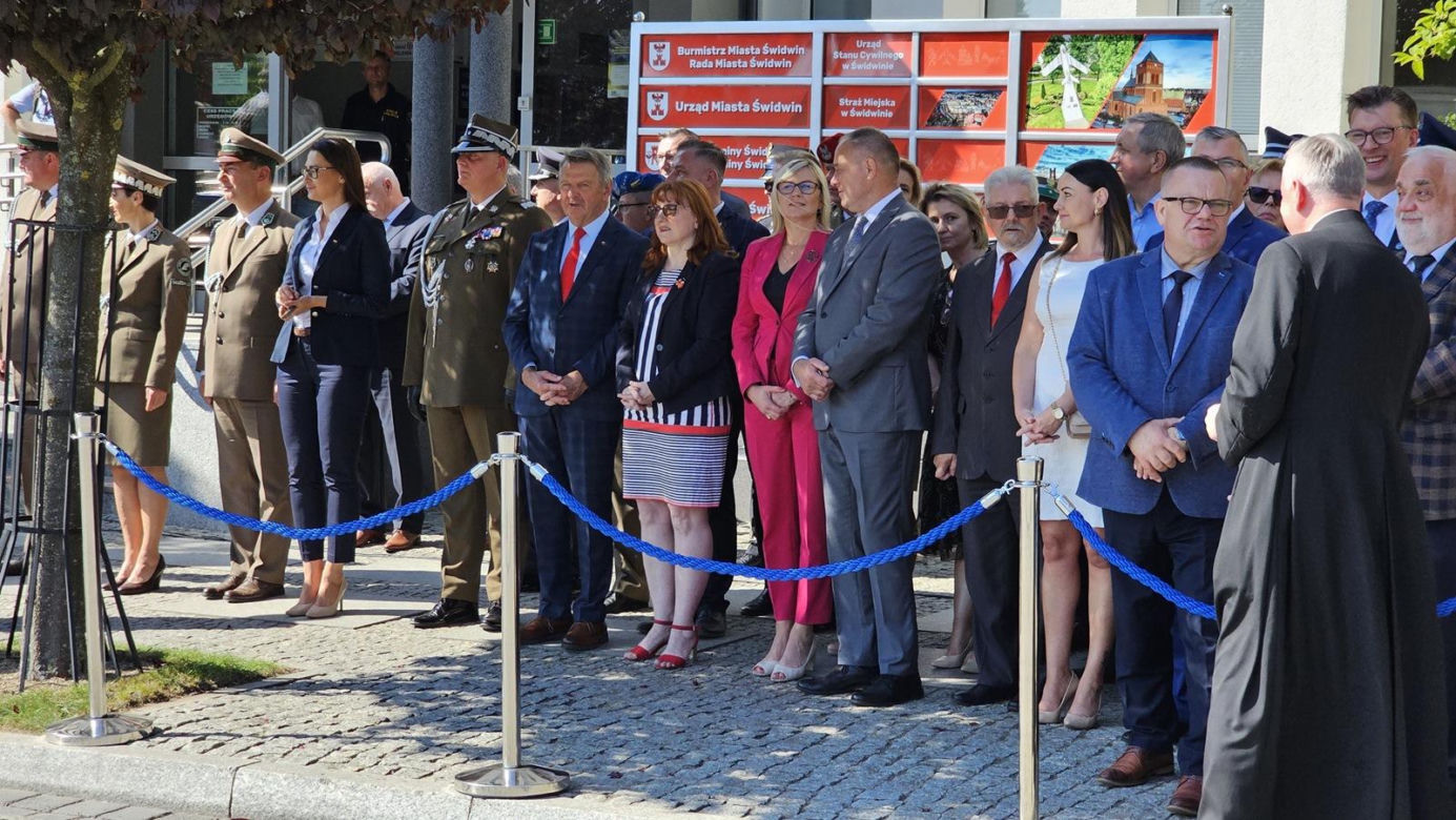 Nadanie sztandaru dla KPP w Świdwinie