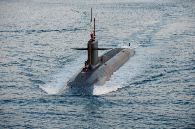 Wojna pałaców o atomowy guzik. Czyj parasol nuklearny ochroni Polskę: francuski czy amerykański?