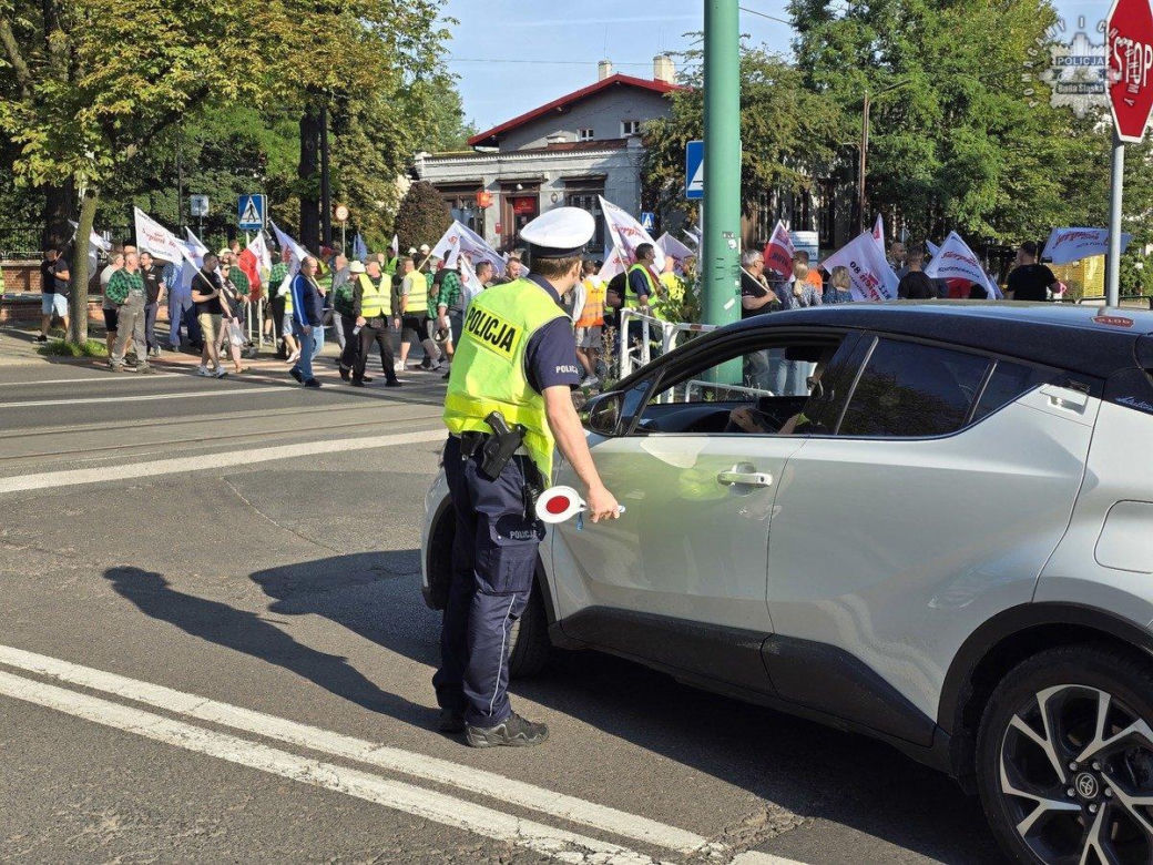 Protest hutników w Rudzie Śląskiej.  "Nie dla stali ze wschodu"