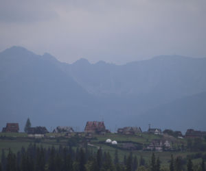 To jedna z najciekawszych wsi w Małopolsce. Jest ozdobą Podhala, a jej mieszkańcy słyną z pobożności