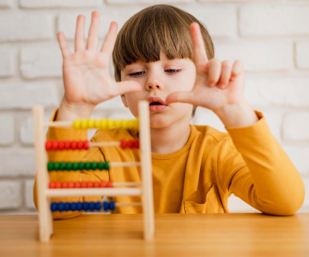 Ile to jest 2,5×100+0,06×1000−10=? To proste działanie pokonało wielu