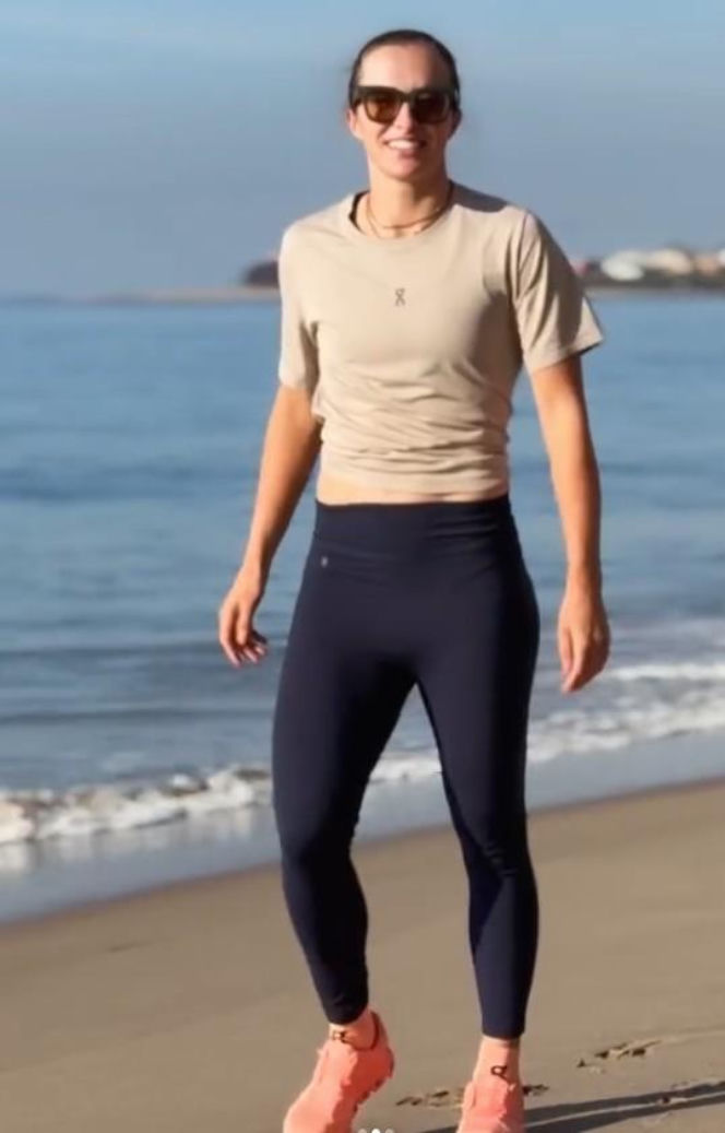 Iga Świątek na plaży w Kalifornii