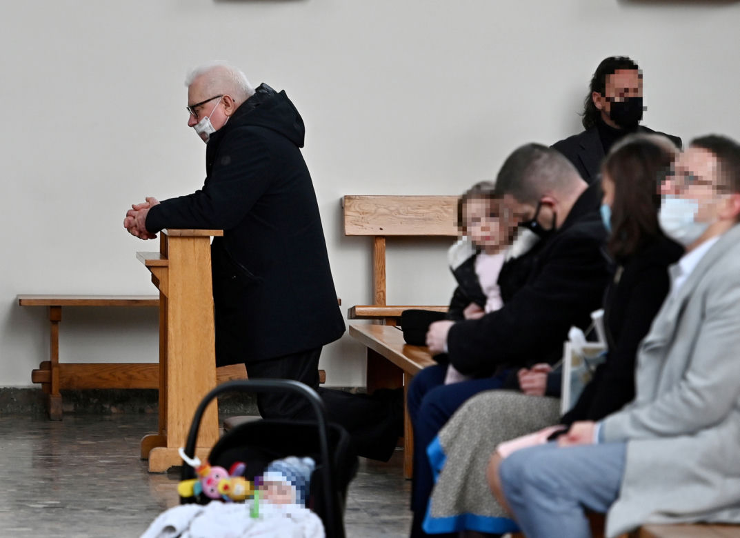 Lech Wałęsa na niedzielnej mszy