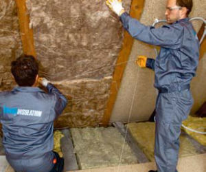 Układanie wełny mineralnej