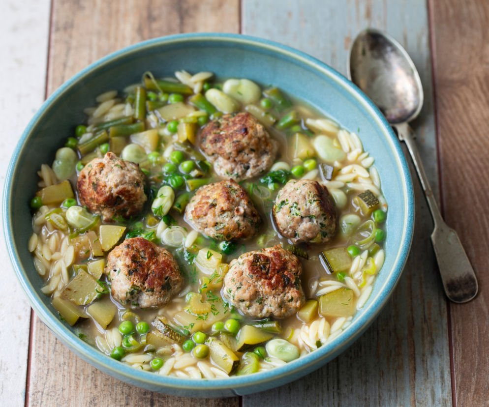 Zielone minestrone z orzo i pulpetami - jednogarnkowa wyżerka  za grosze