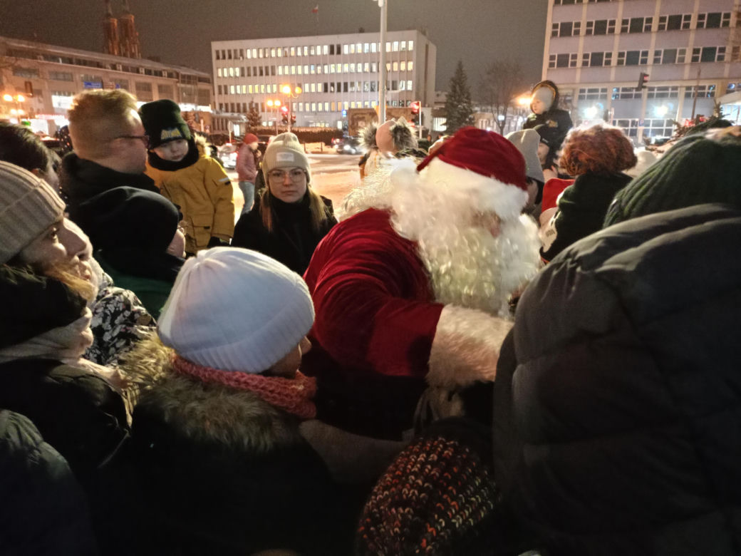 W rozświetleniu choinki miejskiej w Siedlcach wzięły udział setki mieszkańców