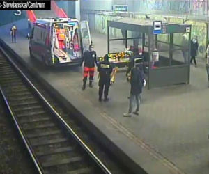 Poznań: NIEPRZYTOMNY mężczyzna na przystanku tramwajowym! Nie reagował na żadne bodźce