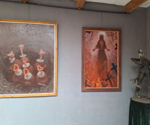 Surrealistyczne rzeźby zdobią ogród. Budzą niepokój i ciekawość