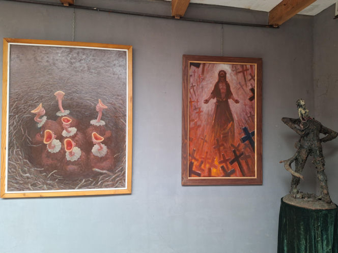 Surrealistyczne rzeźby zdobią ogród. Budzą niepokój i ciekawość