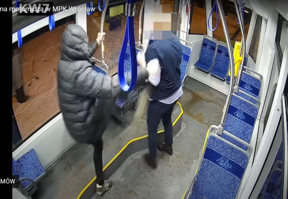 Wrocław. Agresor z tramwaju poszukiwany 