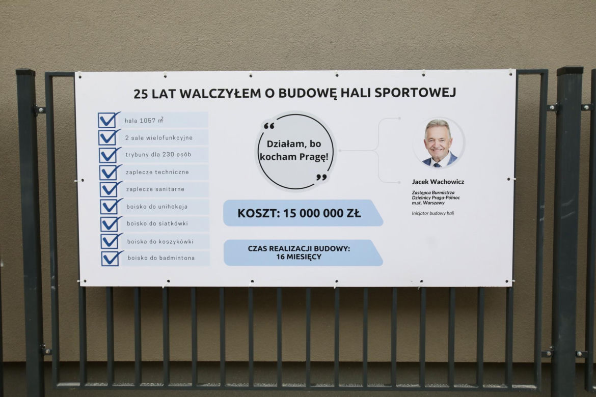 Absurdalny płot na Pradze zamienił się w wystawę